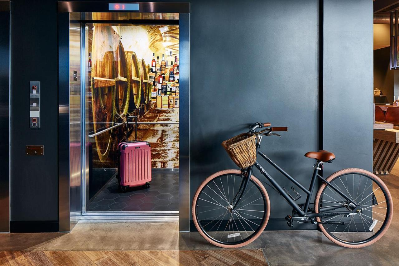 Moxy Denver Cherry Creek Exterior photo