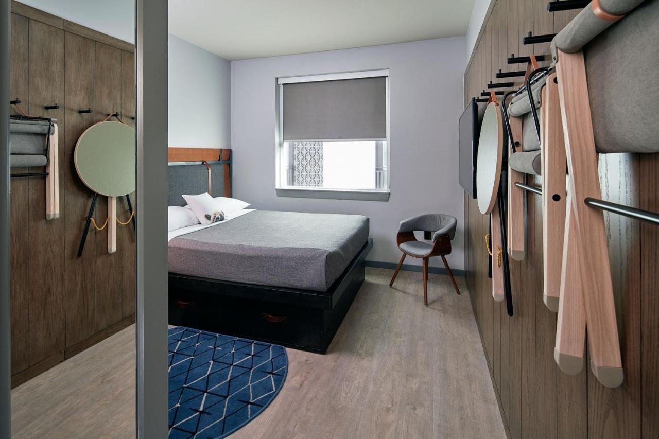 Moxy Denver Cherry Creek Exterior photo