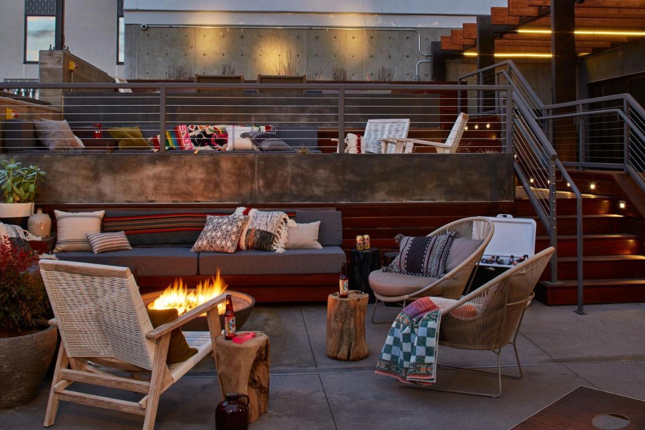 Moxy Denver Cherry Creek Exterior photo