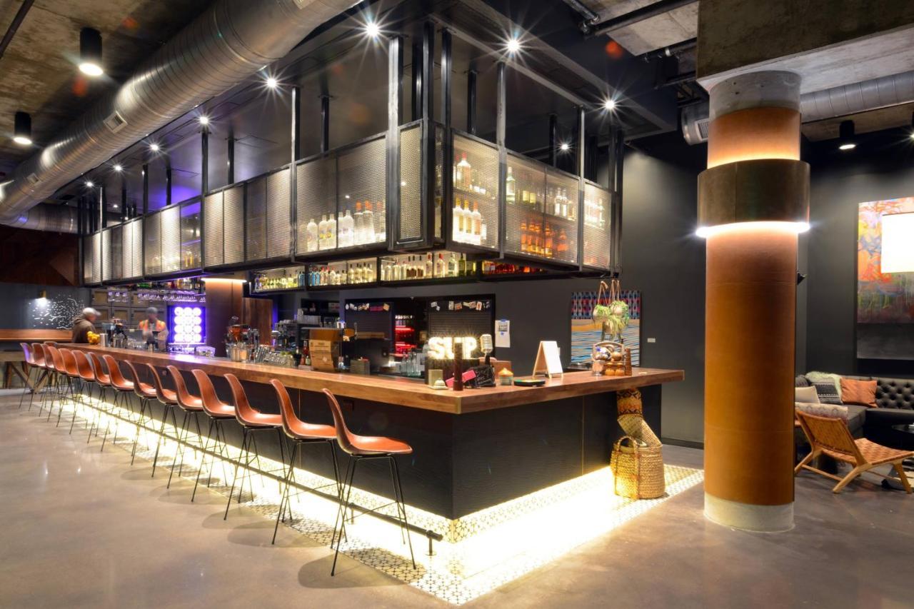 Moxy Denver Cherry Creek Exterior photo