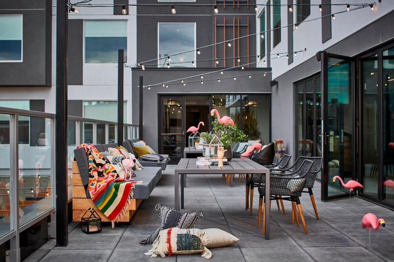 Moxy Denver Cherry Creek Exterior photo