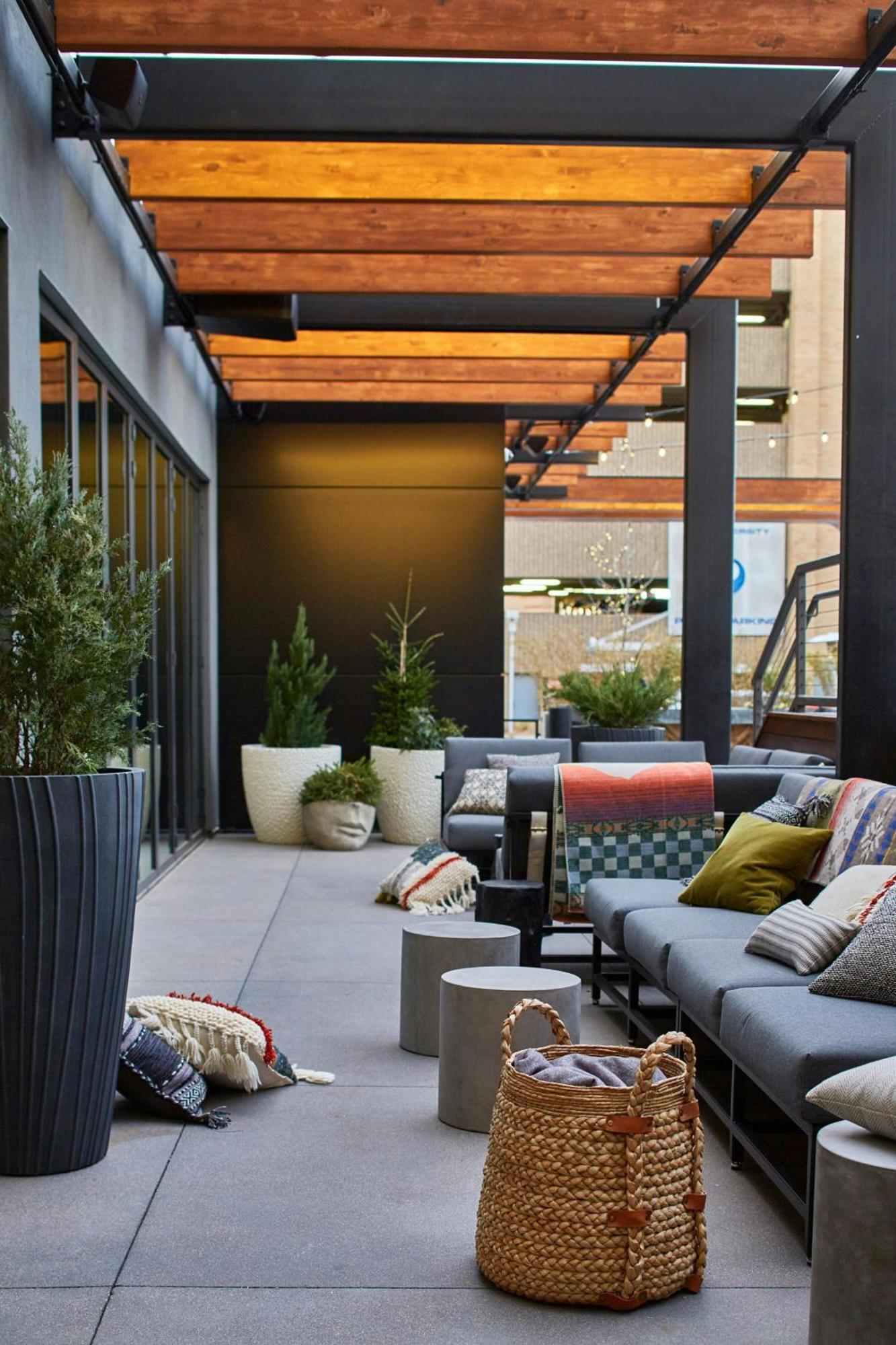 Moxy Denver Cherry Creek Exterior photo