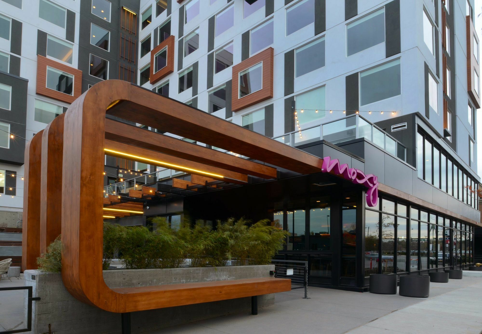 Moxy Denver Cherry Creek Exterior photo